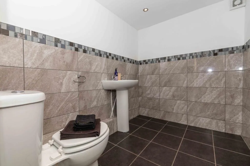 8 bedroom terraced house for rent