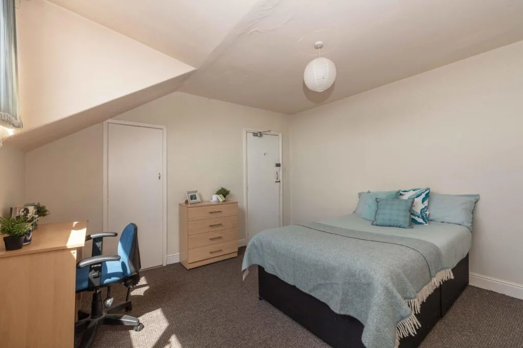 8 bedroom terraced house for rent