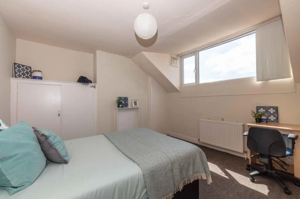 8 bedroom terraced house for rent