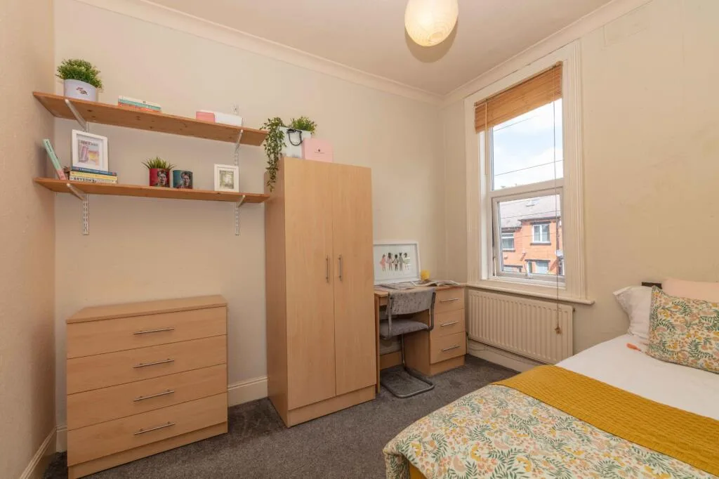 8 bedroom terraced house for rent