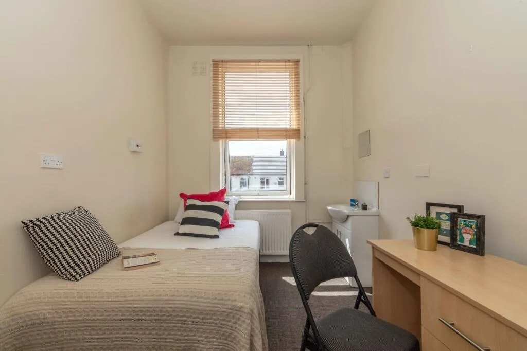 8 bedroom terraced house for rent