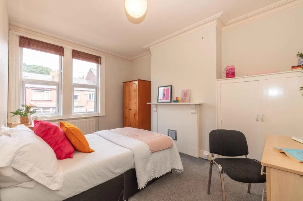 8 bedroom terraced house for rent