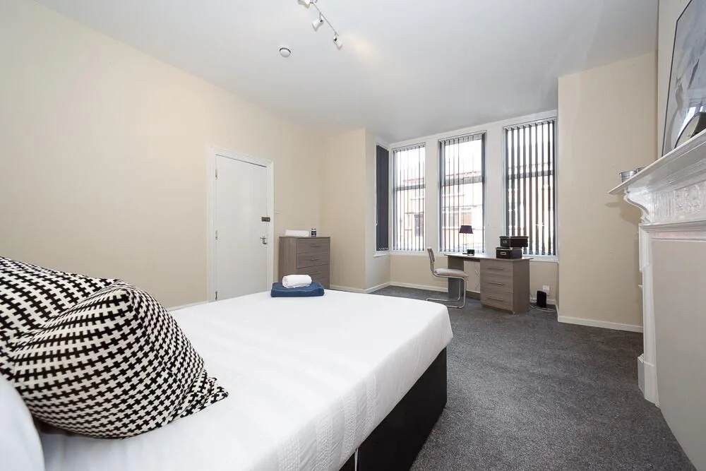 8 bedroom terraced house for rent