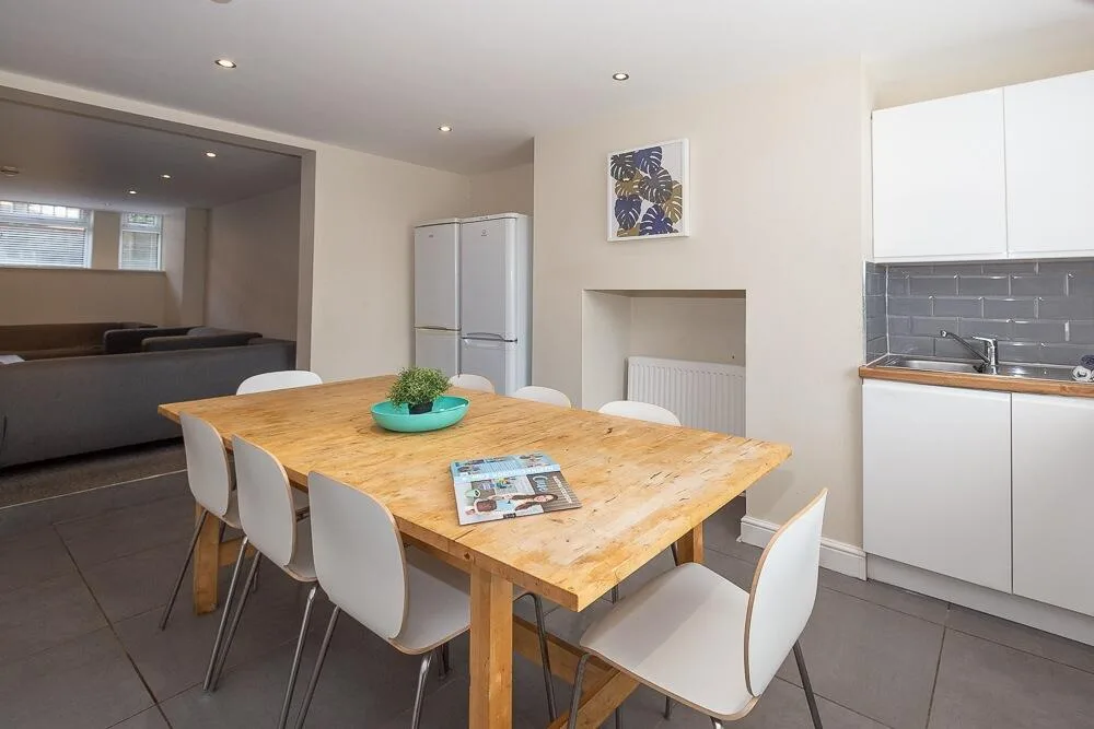 8 bedroom terraced house for rent