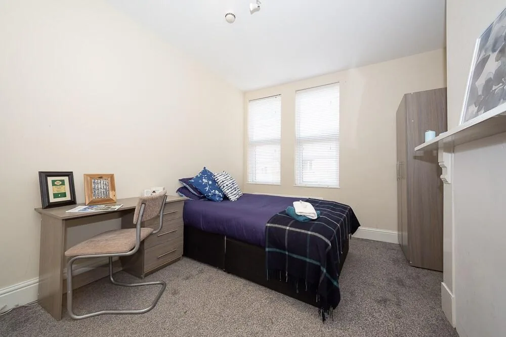 8 bedroom terraced house for rent