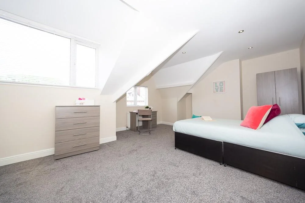 8 bedroom terraced house for rent