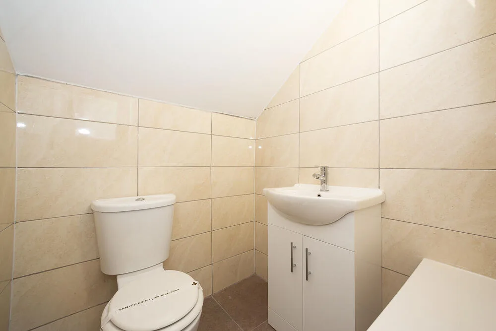 8 bedroom terraced house for rent