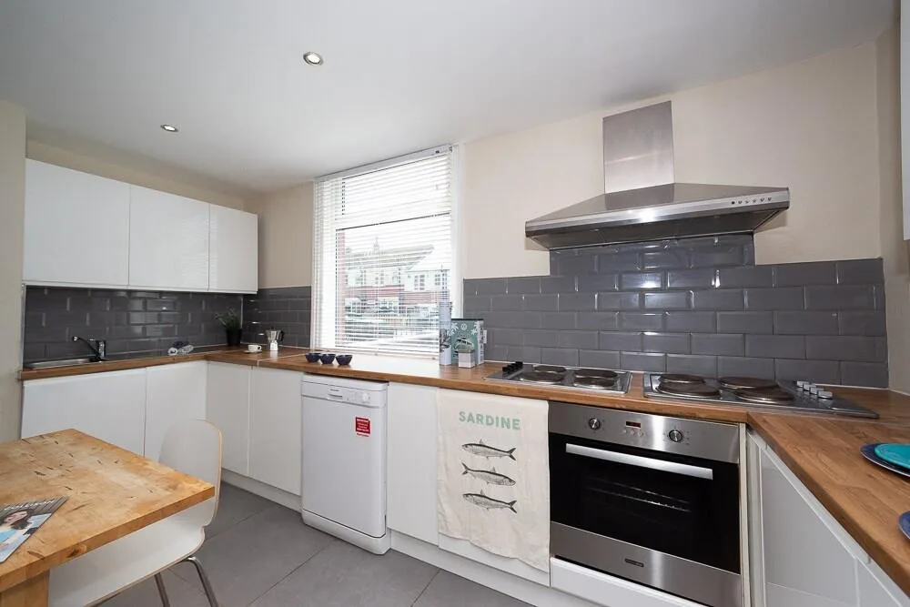 8 bedroom terraced house for rent