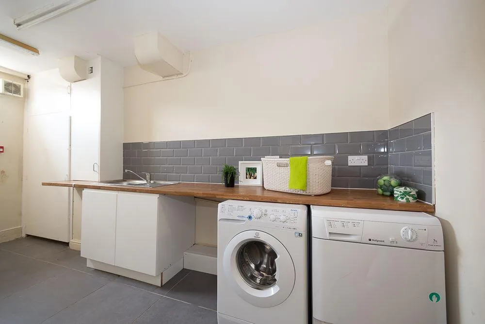 8 bedroom terraced house for rent