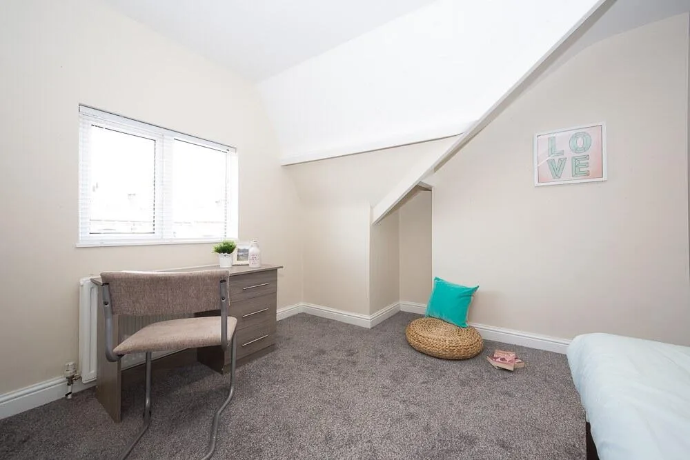 8 bedroom terraced house for rent