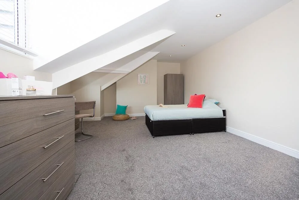 8 bedroom terraced house for rent