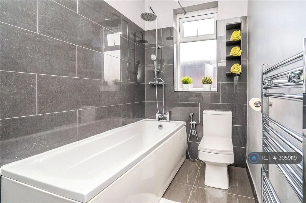 3 bedroom end of terrace house for rent