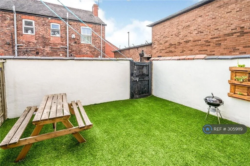 3 bedroom end of terrace house for rent