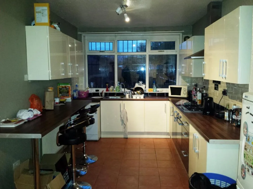 5 bedroom semi-detached house for rent