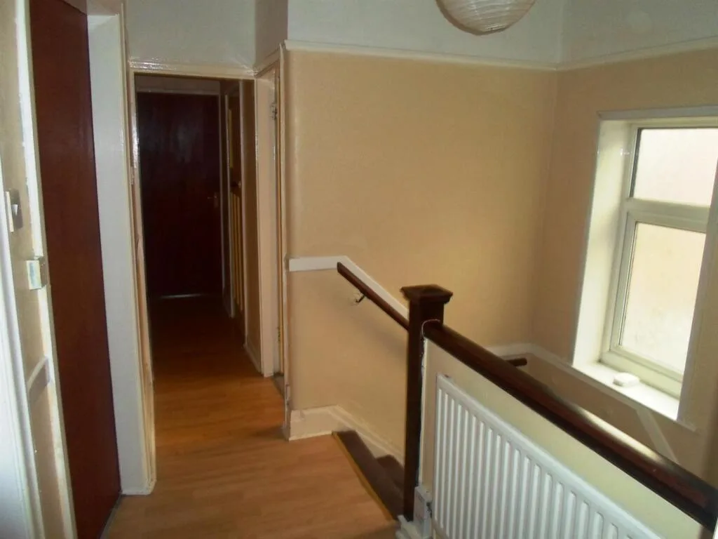 5 bedroom semi-detached house for rent