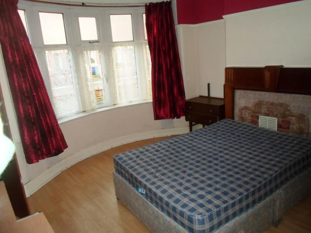 5 bedroom semi-detached house for rent