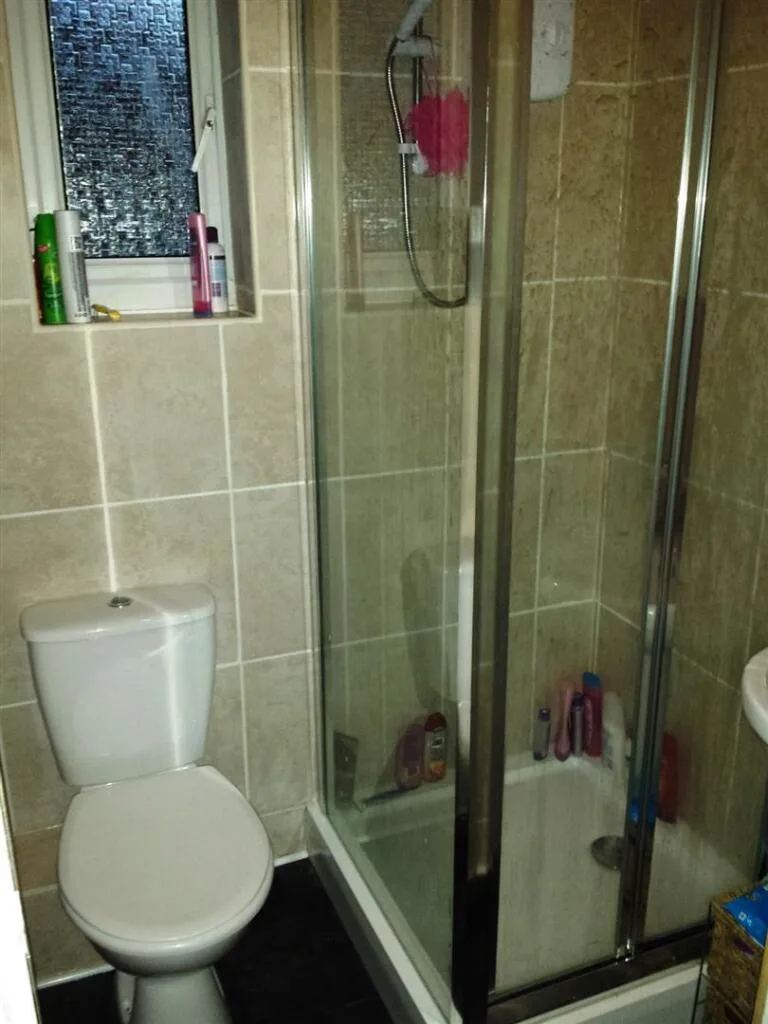 5 bedroom semi-detached house for rent