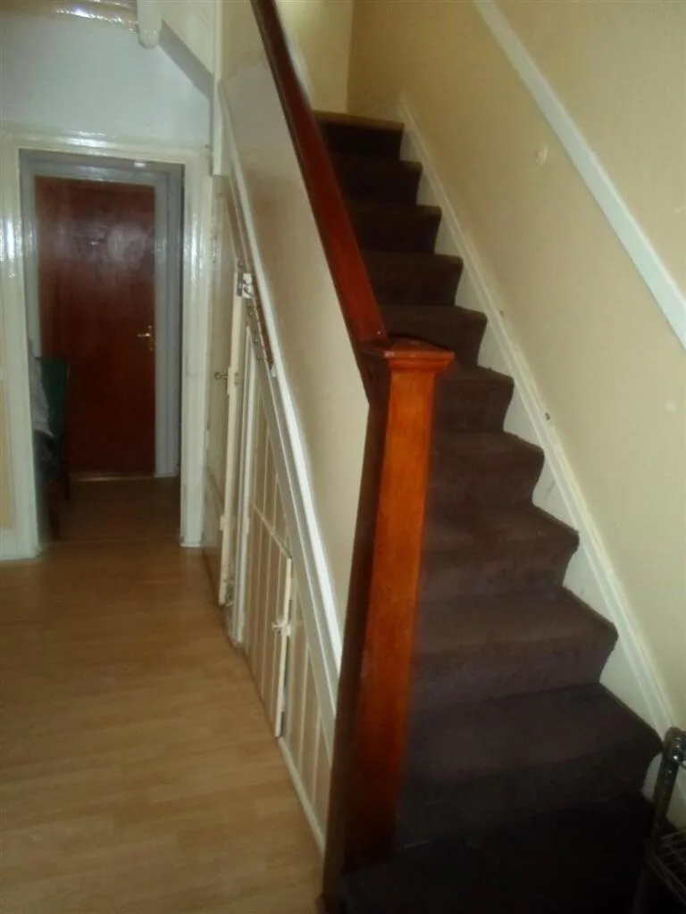 5 bedroom semi-detached house for rent