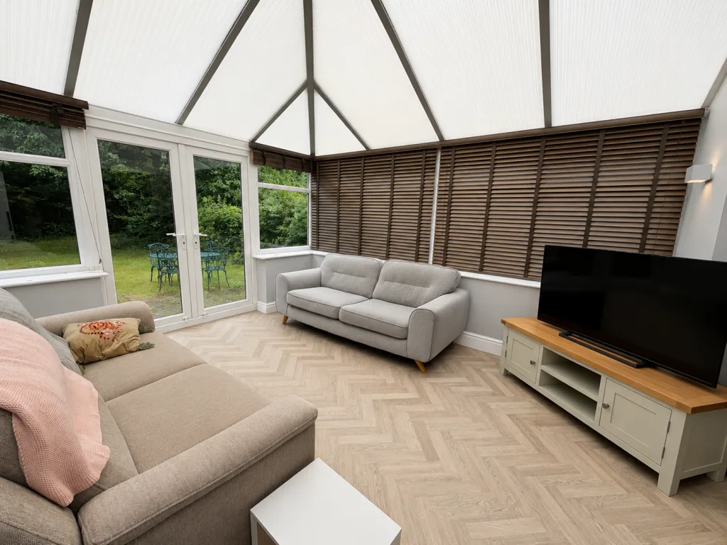 6 bedroom semi-detached house for rent