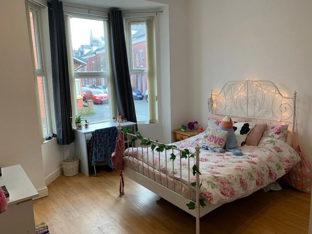 6 bedroom terraced house for rent