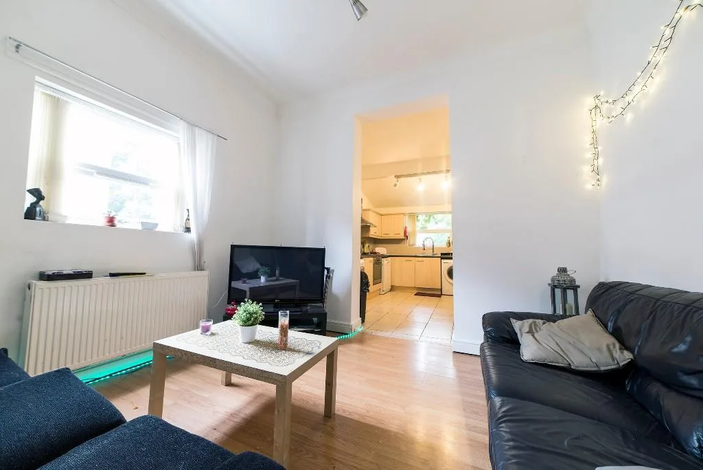 6 bedroom terraced house for rent