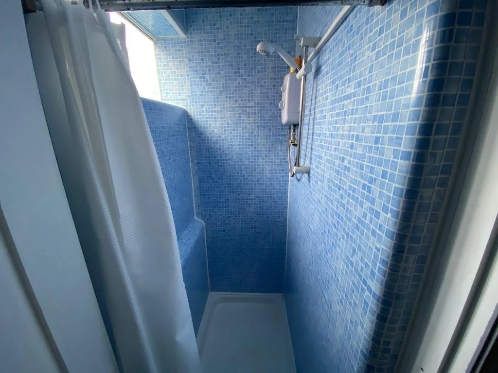 5 bedroom semi-detached house for rent