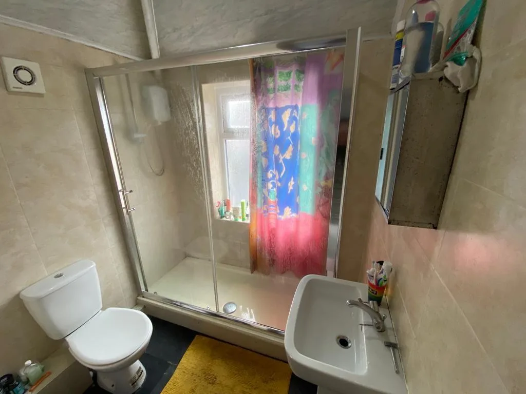 3 bedroom semi-detached house for rent