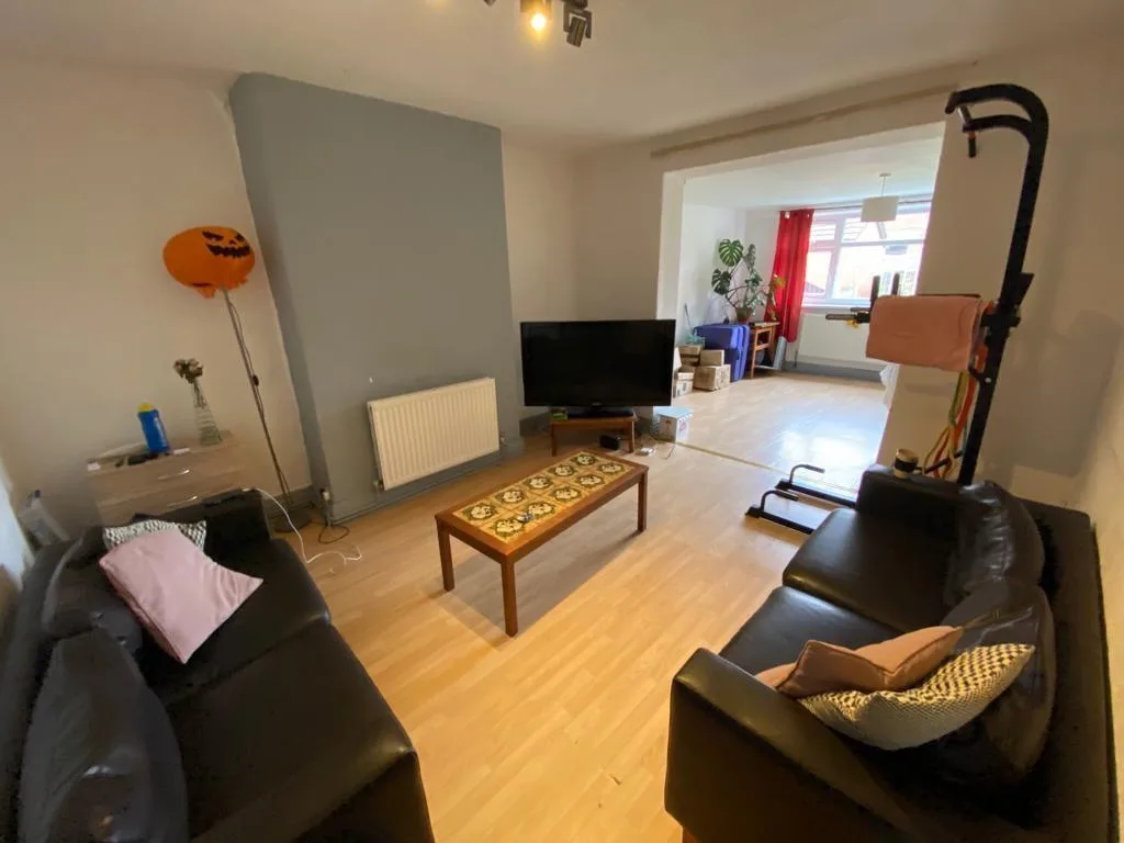 3 bedroom semi-detached house for rent