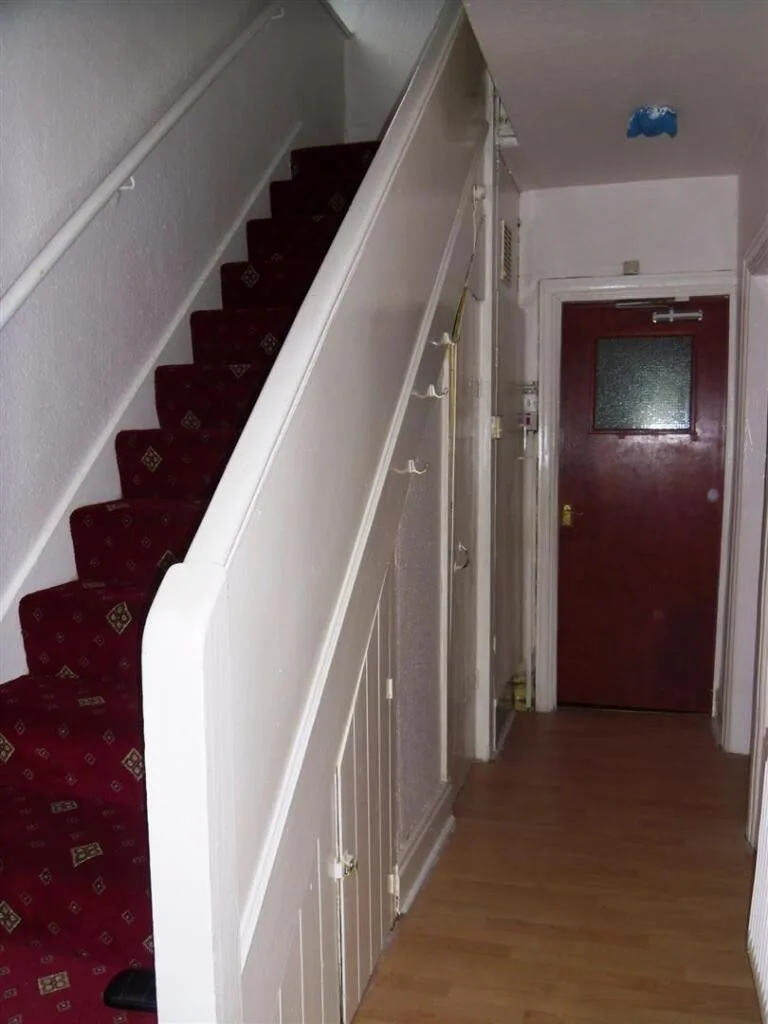 5 bedroom semi-detached house for rent