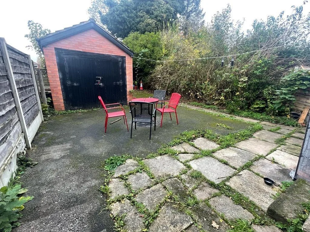 5 bedroom semi-detached house for rent