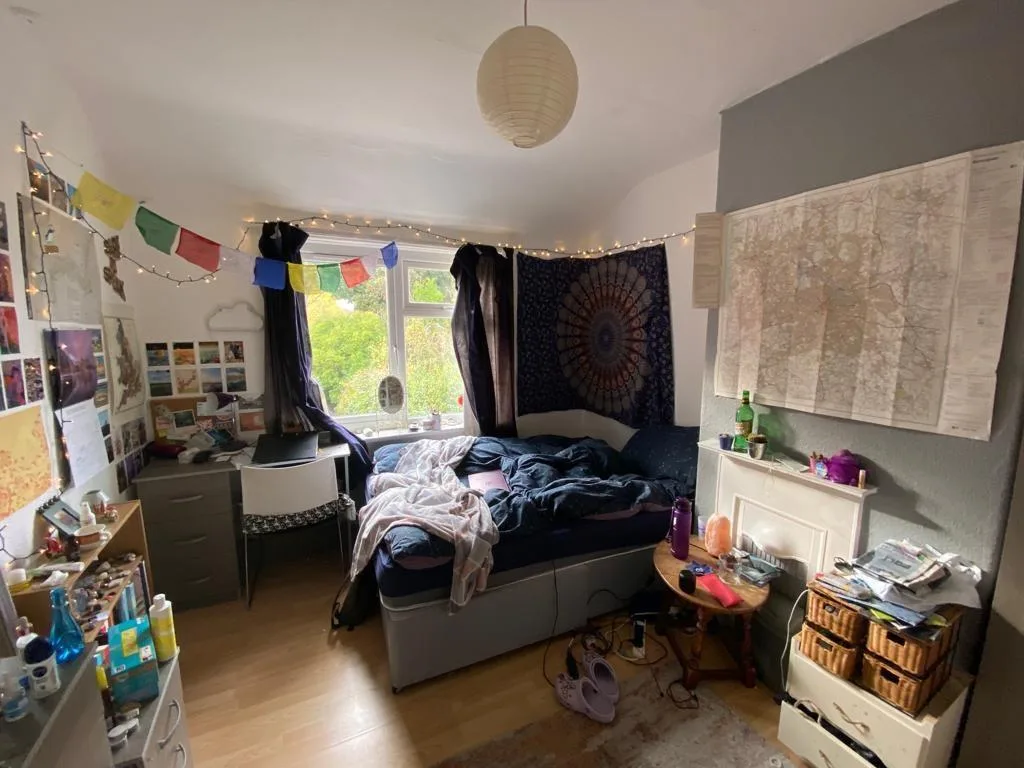5 bedroom semi-detached house for rent
