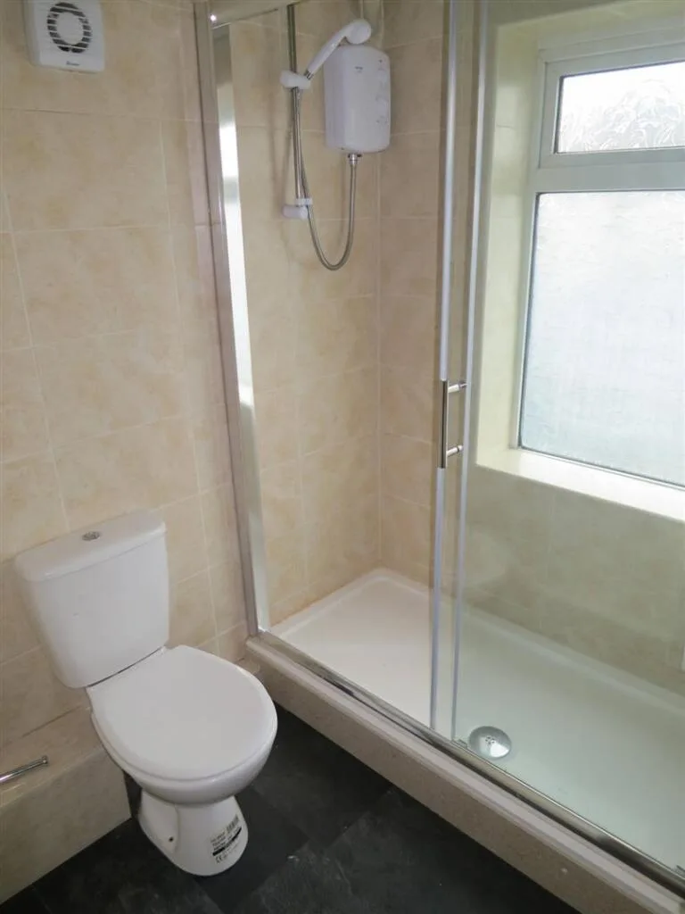 4 bedroom semi-detached house for rent