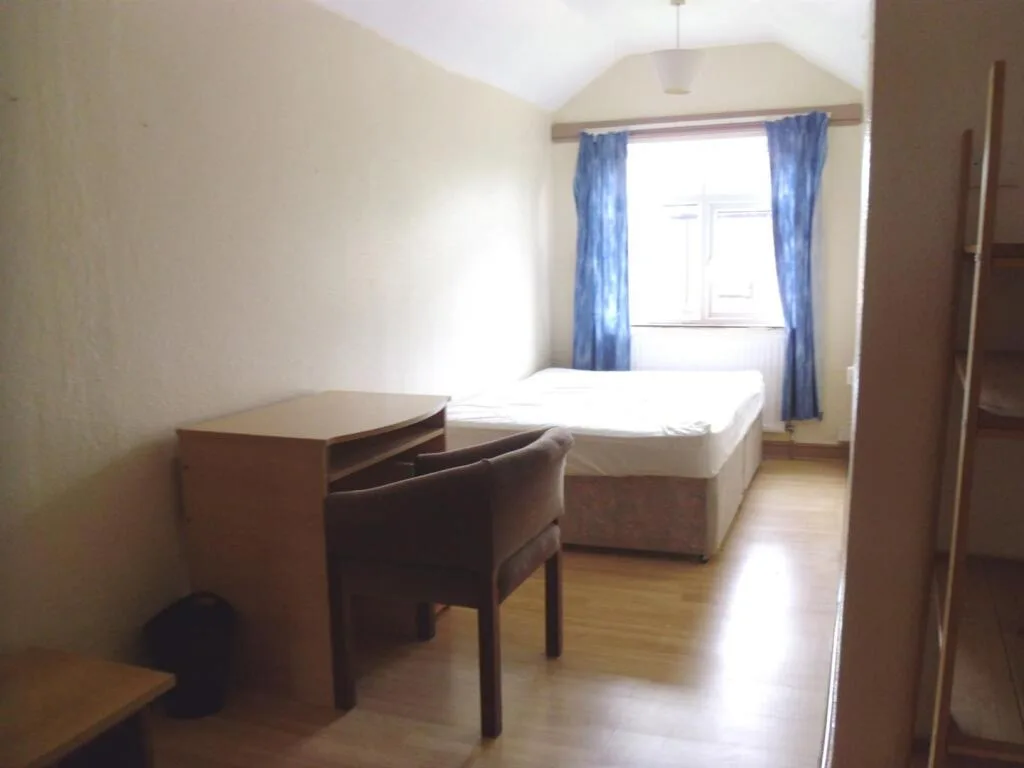 4 bedroom semi-detached house for rent