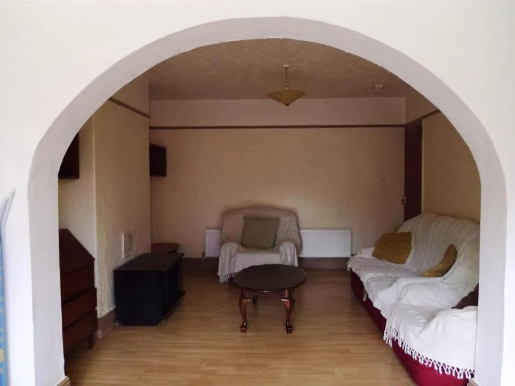 4 bedroom semi-detached house for rent