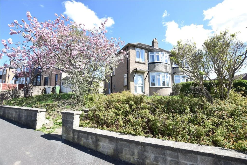 3 bedroom semi-detached house for rent