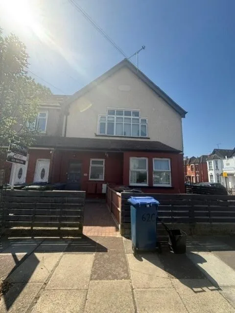2 bedroom maisonette for rent