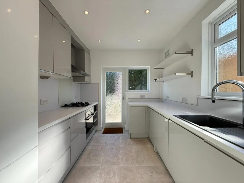 3 bedroom end of terrace house for rent