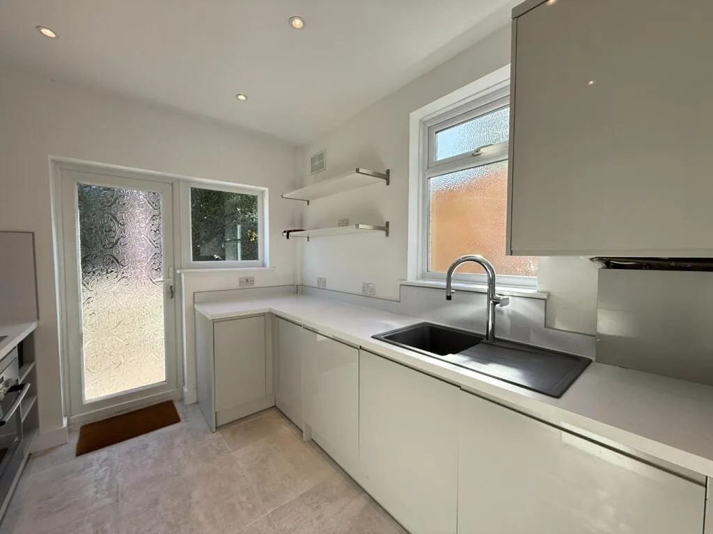 3 bedroom end of terrace house for rent