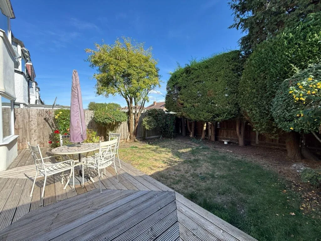 3 bedroom end of terrace house for rent