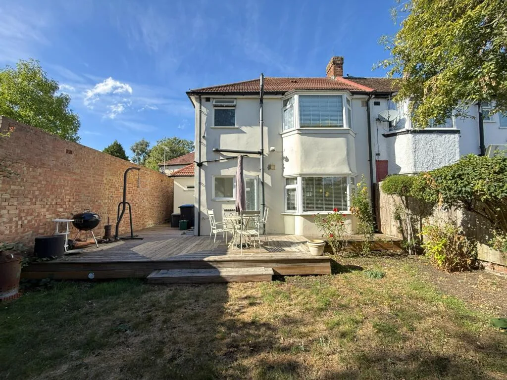 3 bedroom end of terrace house for rent