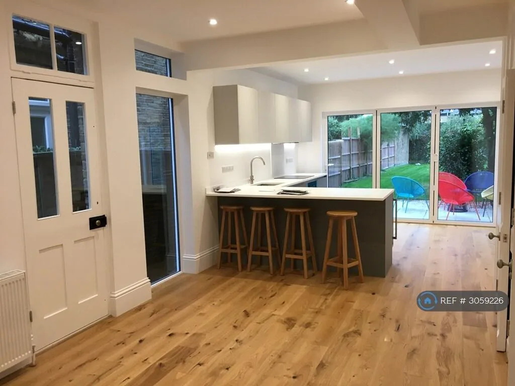 4 bedroom detached house for rent