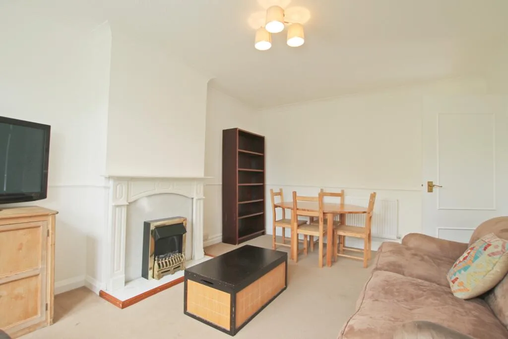 2 bedroom maisonette for rent