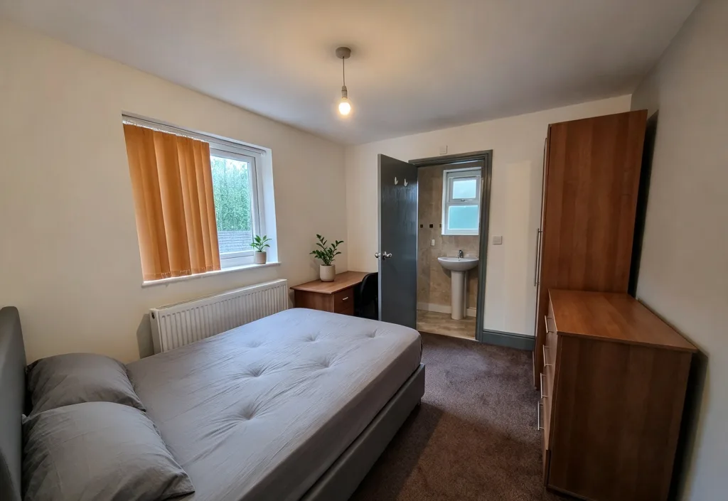 8 bedroom semi-detached house for rent