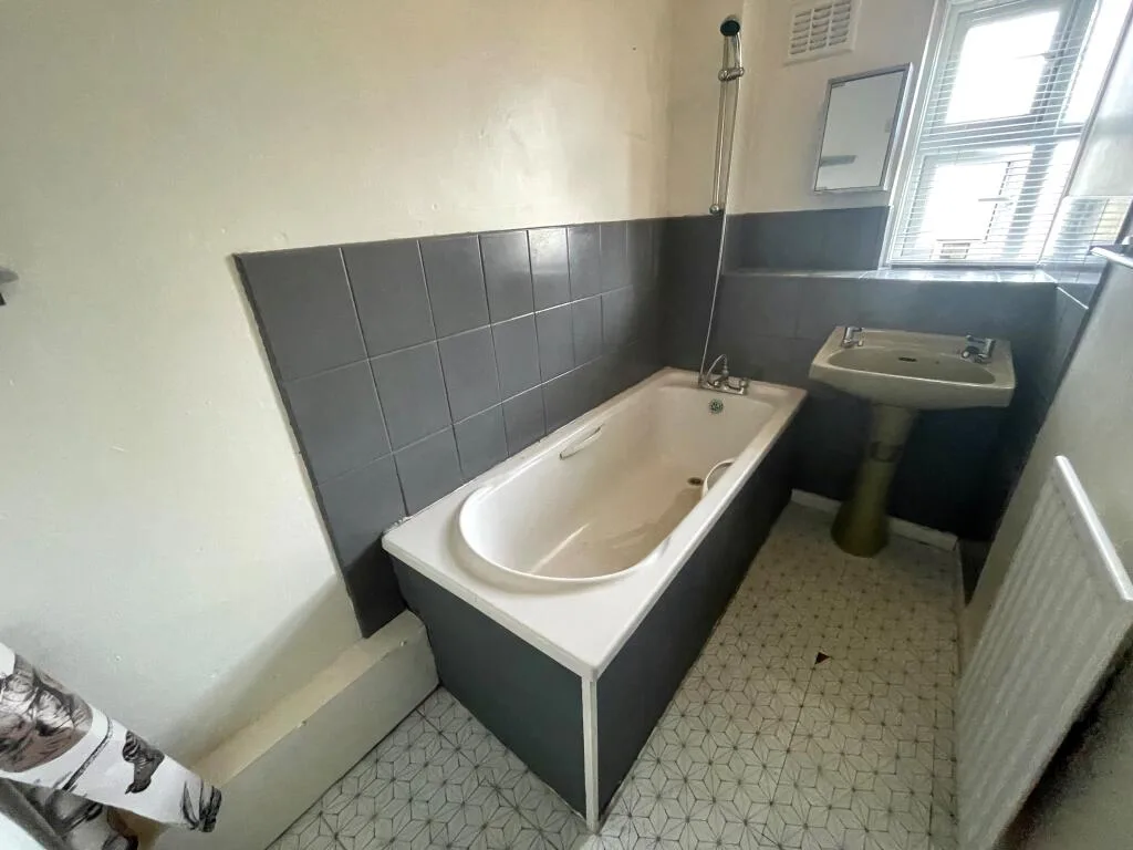 3 bedroom maisonette for rent