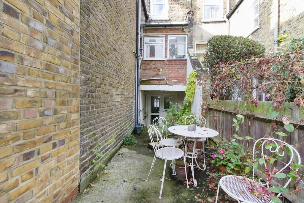 1 bedroom ground floor maisonette for rent