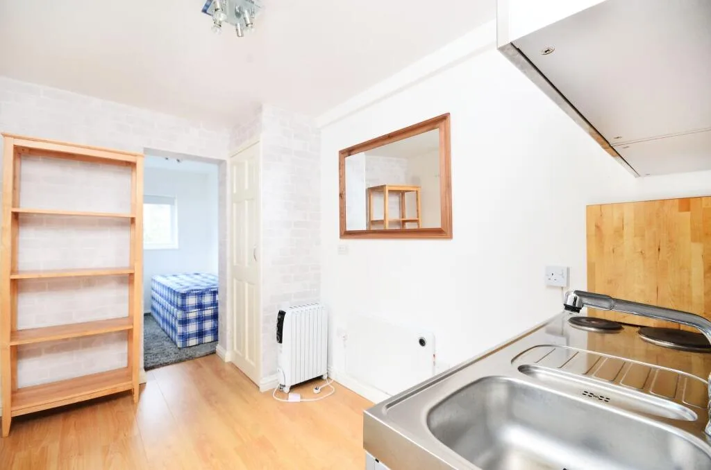 Studio flat for rent
