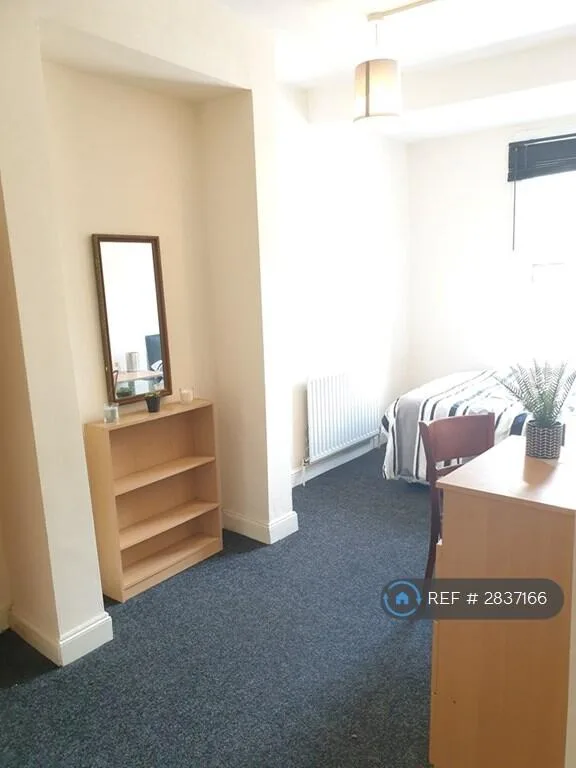 6 bedroom flat for rent