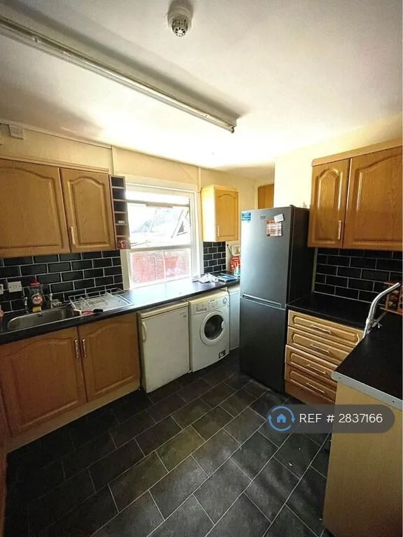 6 bedroom flat for rent