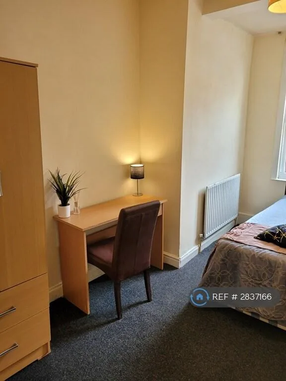 6 bedroom flat for rent