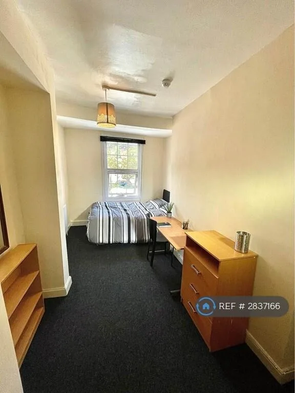 6 bedroom flat for rent